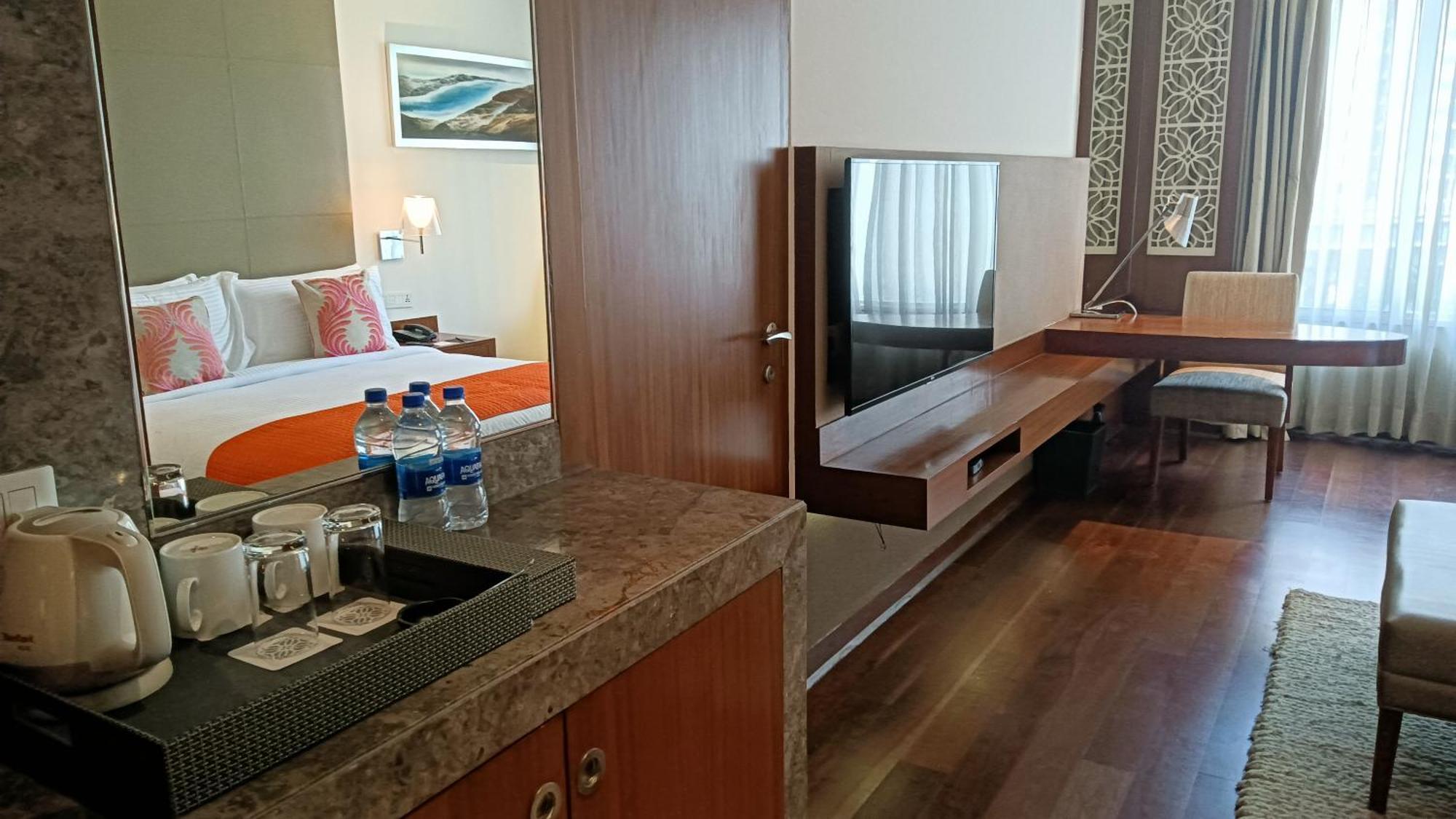 The Anya Hotel-Golf Course Road غورغاون المظهر الخارجي الصورة