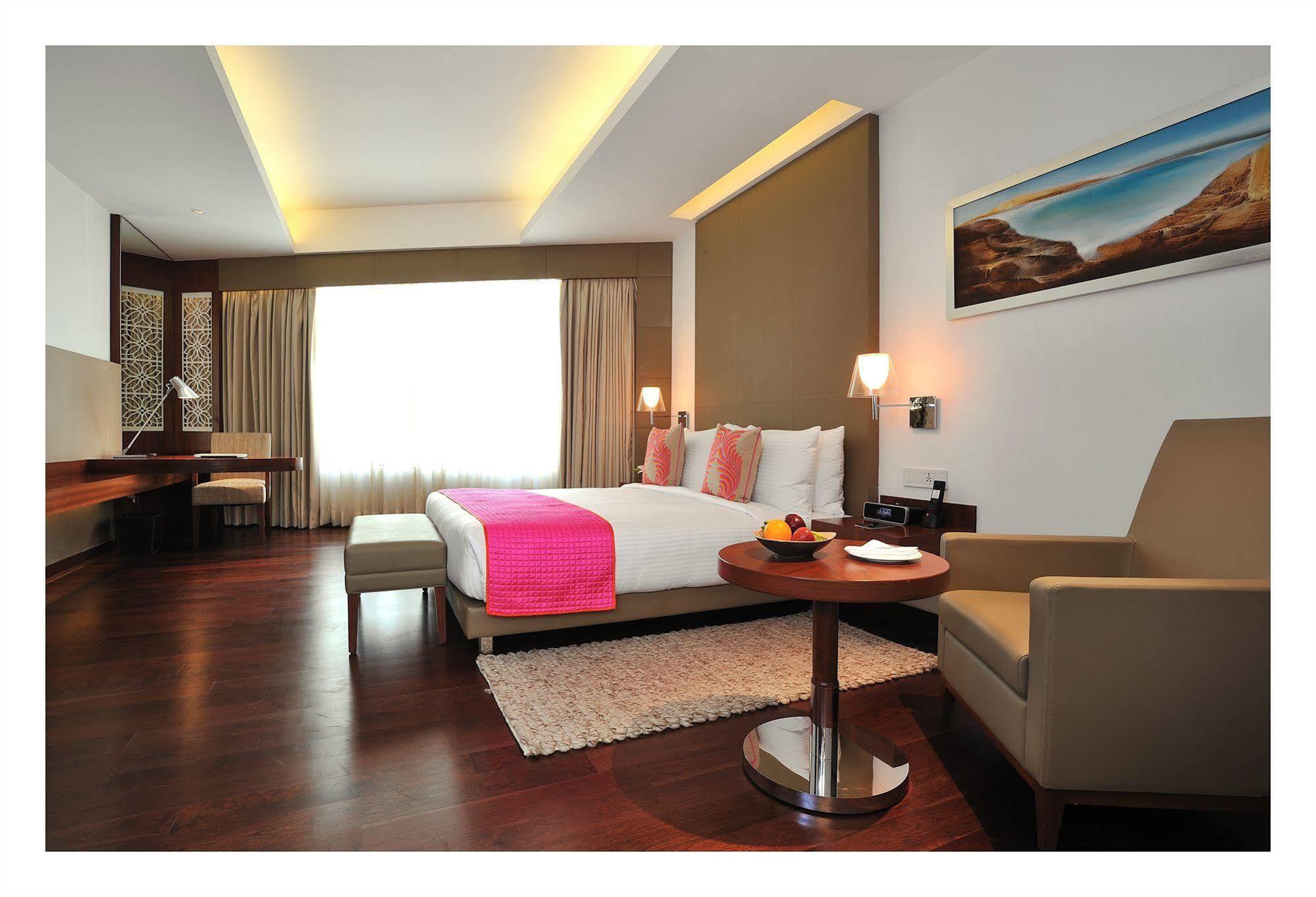 The Anya Hotel-Golf Course Road غورغاون المظهر الخارجي الصورة