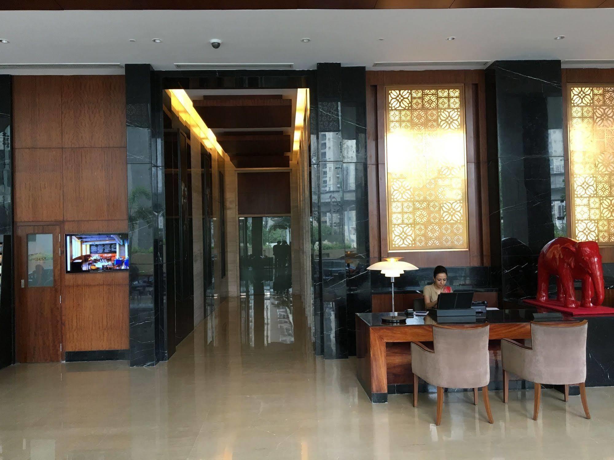 The Anya Hotel-Golf Course Road غورغاون المظهر الخارجي الصورة