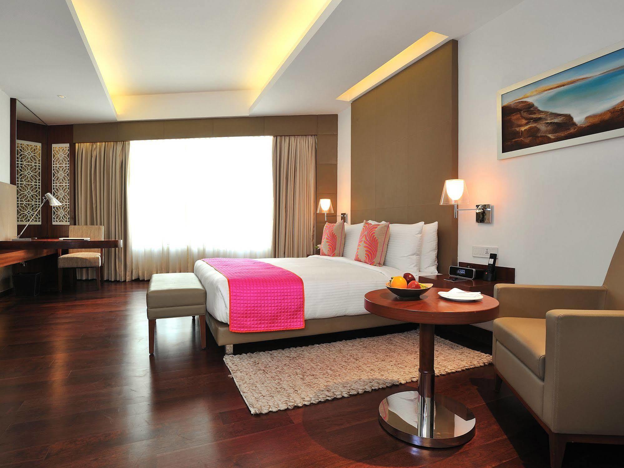 The Anya Hotel-Golf Course Road غورغاون المظهر الخارجي الصورة