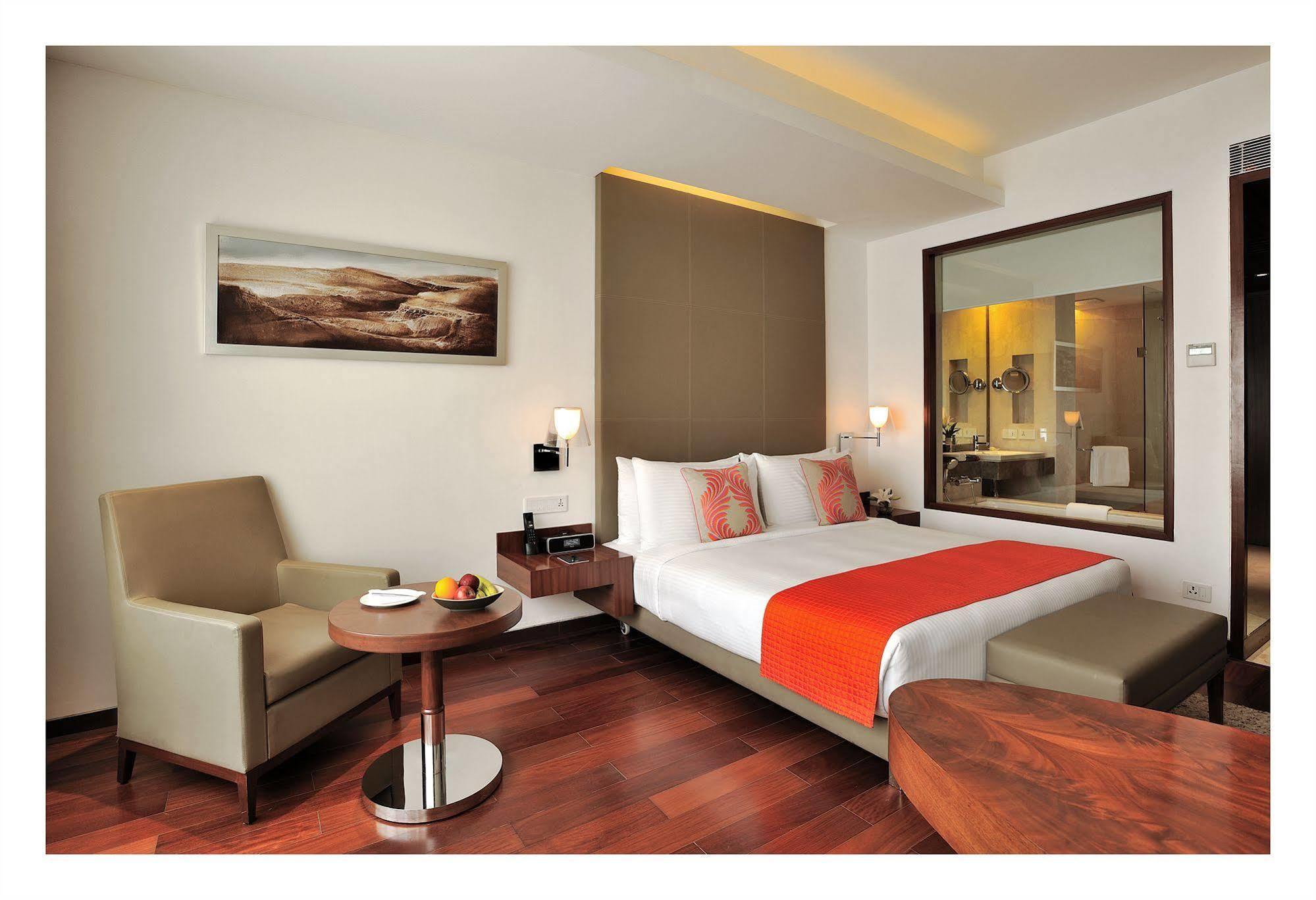 The Anya Hotel-Golf Course Road غورغاون المظهر الخارجي الصورة